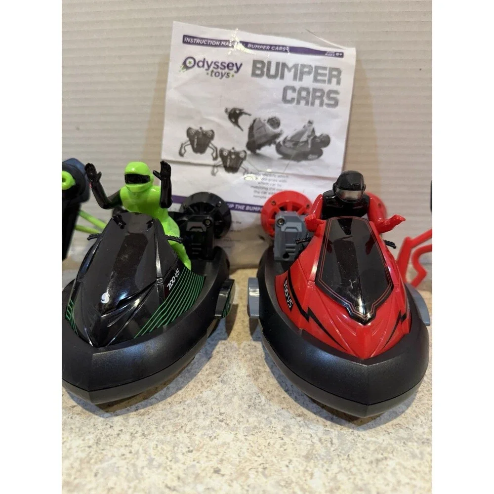 Odyssey Toys - Battle Bumpers Bumper Cars - 1 Green & 1 Red Car - 2 controllers